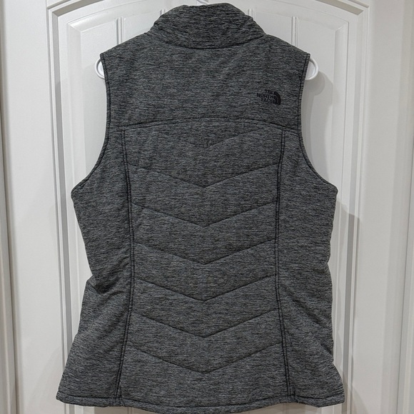 EUC The North Face Women's Heather Gray Pseudio Vest - Picture 5 of 7